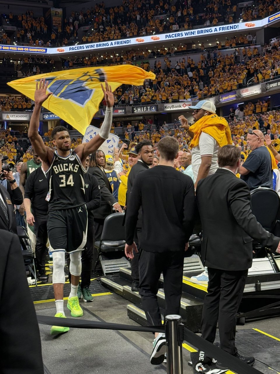 开云体育最新网址-巴特勒在TES比赛中锐不可当，刷新纪录引发热议！上演精彩一战-开云体育最新网址