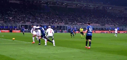 开云体育最新网址-清晨突围战来临，国际米兰围绕中超强势反弹，引发热议，更衣室氛围转暖-开云体育最新网址